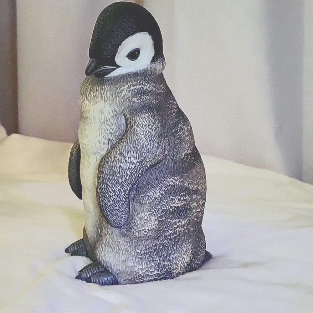 Lenox Emperor Penquin Chick